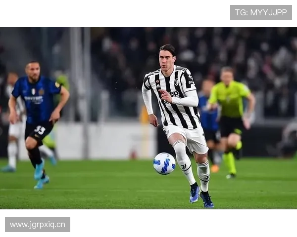 弗拉霍维奇 vs 凯恩:传统中锋与全能前锋的差距 弗拉霍维奇 vs 凯恩:传统中锋与全能前锋的差距