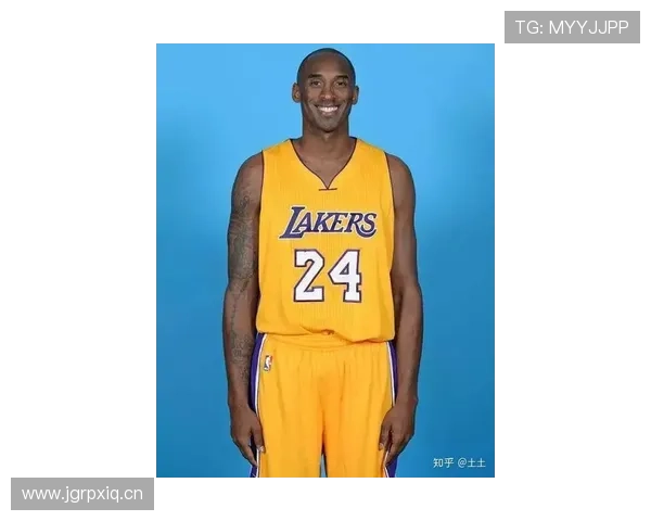 科比凌晨四点的洛杉矶，我家猫都比他睡得多