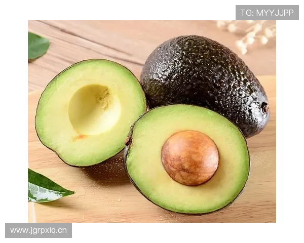 阿尔瓦雷斯训练完直接去超市抢购100个牛油果，这自律我真学不来